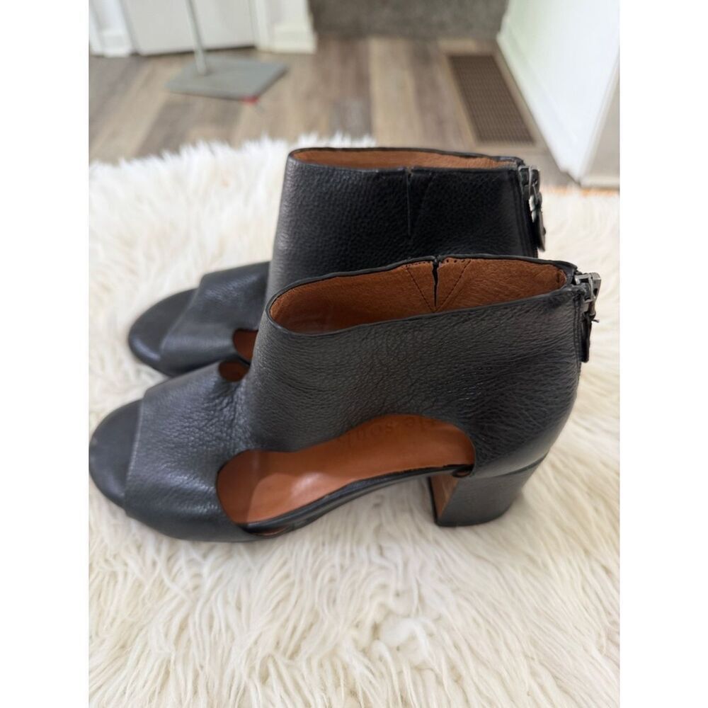 Gentle Souls Keneth Cole Black Leather Cutout High Heel Sandals Size 6.5 - Picture 2 of 10